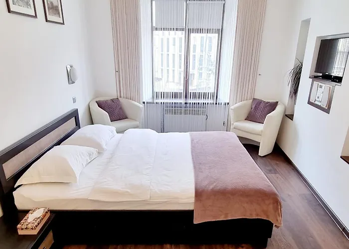 Apartment Mitskevycha Square 5