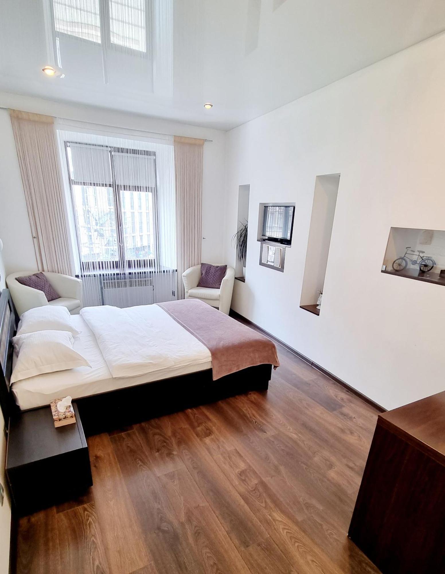 Mitskevycha Square 5 *