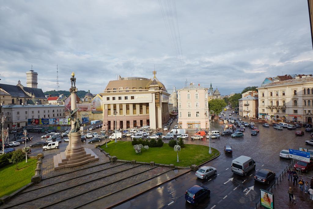 Daire Mitskevycha Square 5